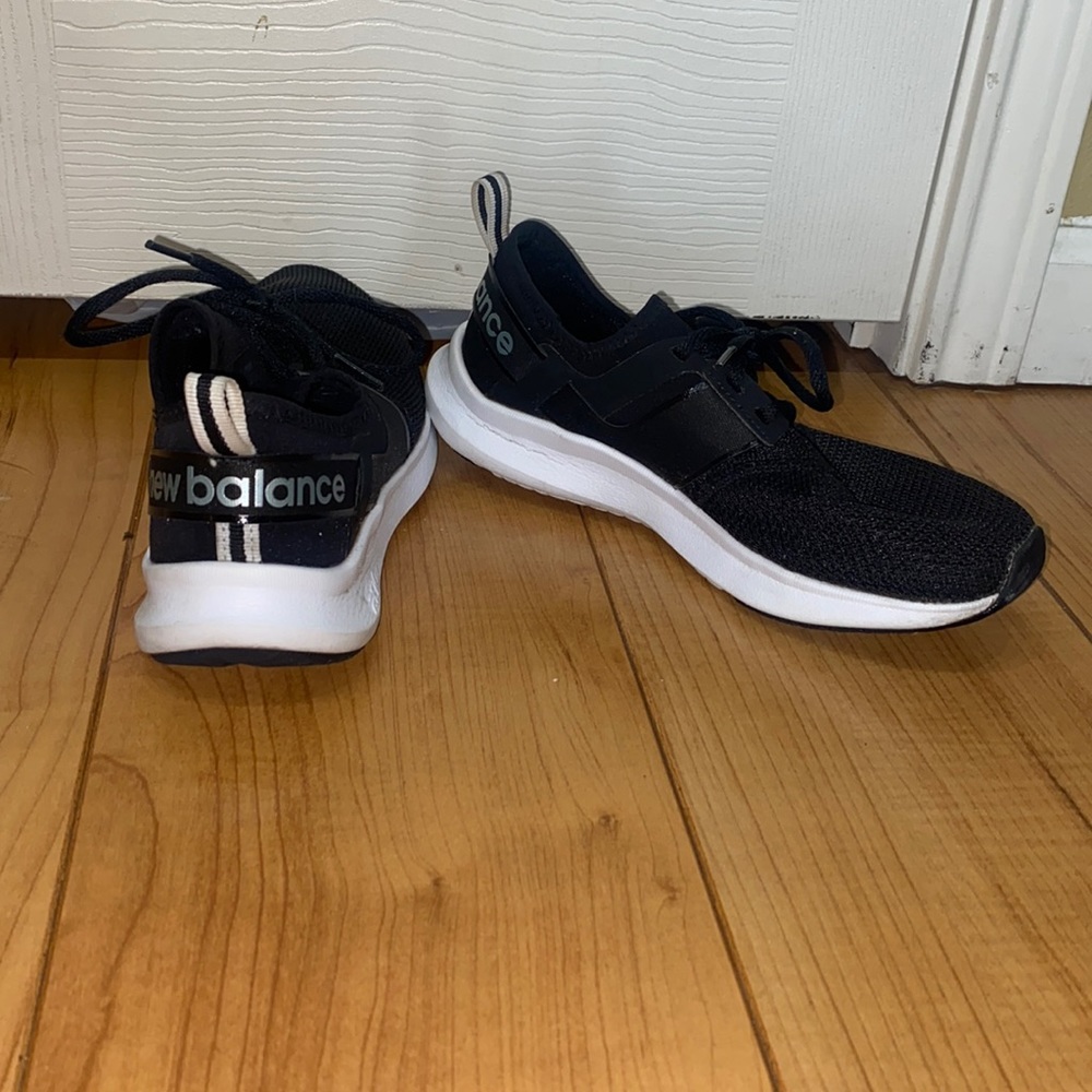 New balance tennis shoes